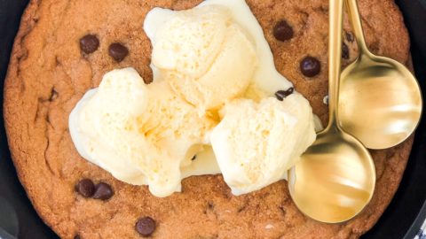 https://fettysfoodblog.com/wp-content/uploads/2020/04/Giant-Chocolate-Chip-Skillet-Cookie-Pizookie-480x270.jpg